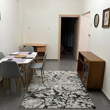 όμορφο διαμέρισμα στο κέντρο της πόλης. Apartment