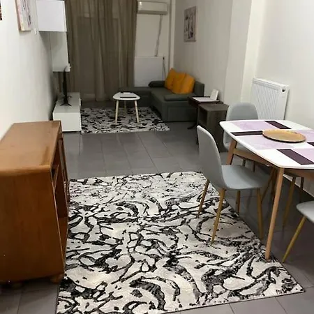 όμορφο διαμέρισμα στο κέντρο της πόλης. Apartment *